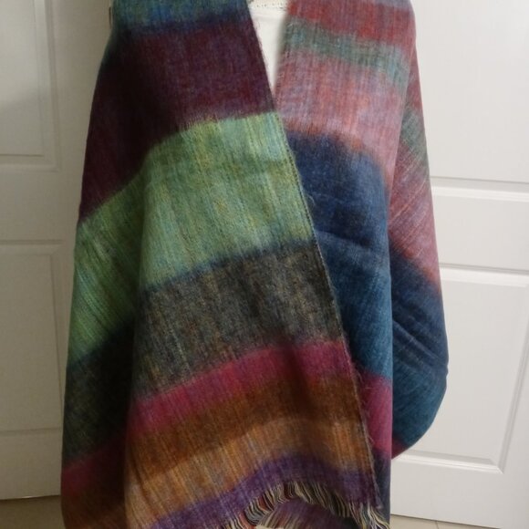 Artisanal Alpaca blend Shawl multicolor handmade in Ecuador,assortment of Colors - Picture 7 of 16